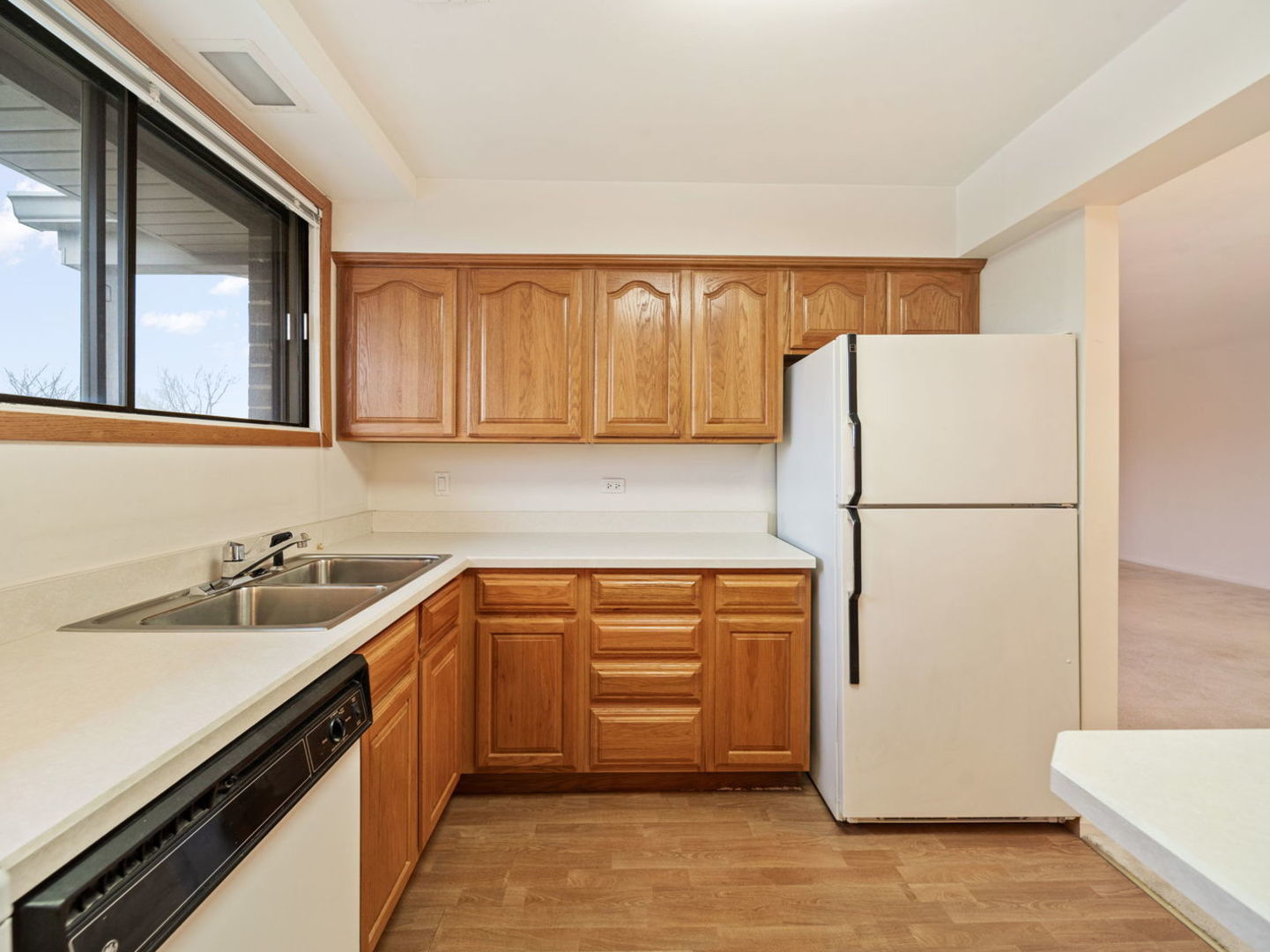 464 Raintree Drive, Unit 2D Glen Ellyn, IL 60137 - Photo 3 of 25 Gallery Image 3