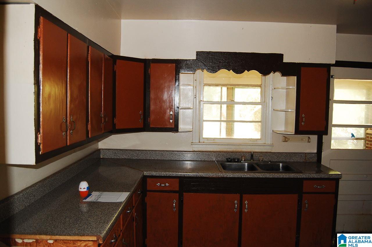 304 Ridgewood Avenue Fairfield, AL 35064 - Photo 3 of 18