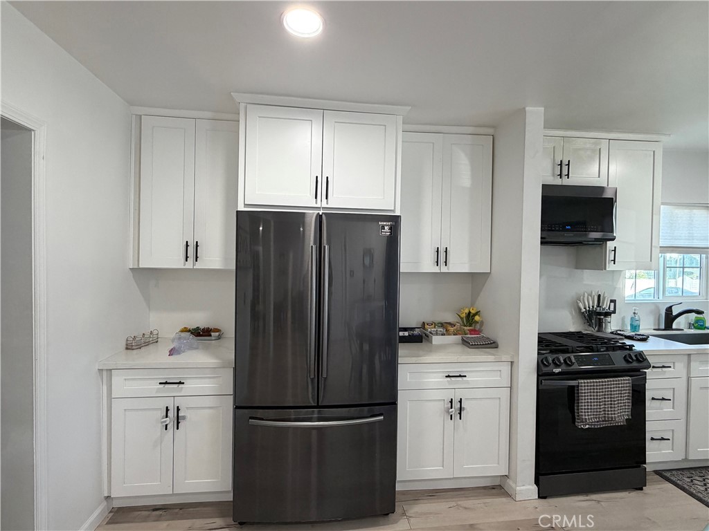 6725 Belmar Avenue Reseda, CA 91335 - Photo 11 of 24