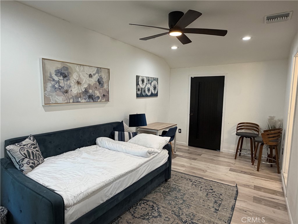 6725 Belmar Avenue Reseda, CA 91335 - Photo 13 of 24