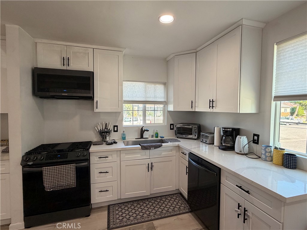 6725 Belmar Avenue Reseda, CA 91335 - Photo 2 of 24