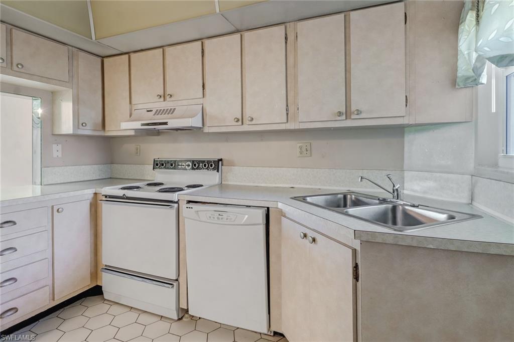 9 High Point Circle North, Unit 106 Naples, FL 34103 - Photo 7 of 35 Kitchen, needs remodeled