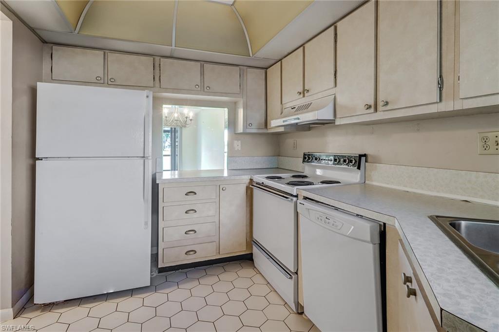 9 High Point Circle North, Unit 106 Naples, FL 34103 - Photo 8 of 35 Gallery Image 8