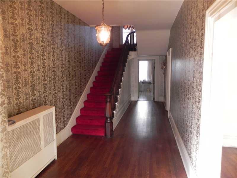 308 4th Street Monongahela, PA 15063 - Photo 2 of 11 Entry/Foyer.