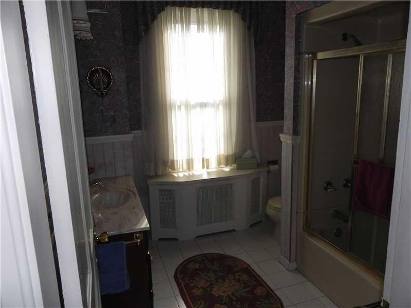 308 4th Street Monongahela, PA 15063 - Photo 9 of 11 Full Bath.
