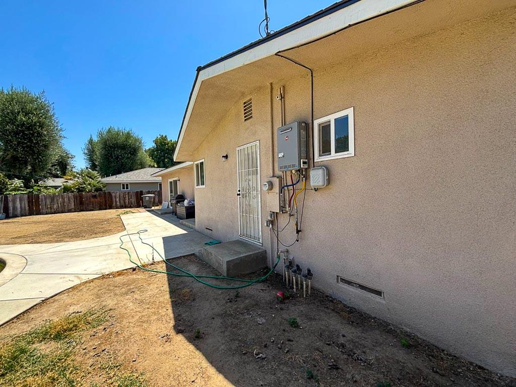 1237 De Cesari Avenue Madera, CA 93637 - Photo 31 of 33 a view of a house with backyard