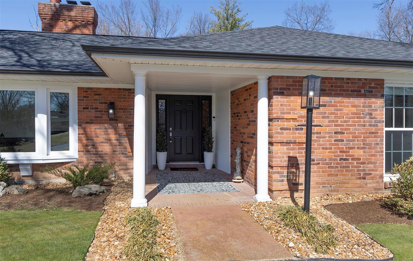 11 Salem Estates Drive St. Louis, MO 63124 - Photo 2 of 35