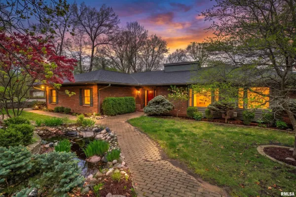 $525,000 | 309 West Ravinwoods Road, Peoria, IL 61615