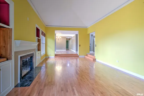 $525,000 | 309 West Ravinwoods Road, Peoria, IL 61615