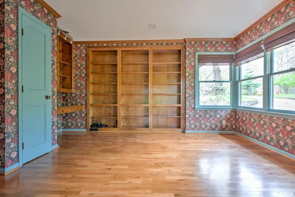 $525,000 | 309 West Ravinwoods Road, Peoria, IL 61615