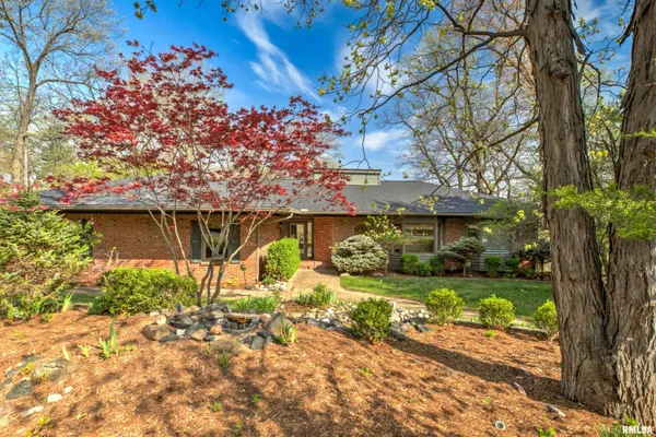 $525,000 | 309 West Ravinwoods Road, Peoria, IL 61615