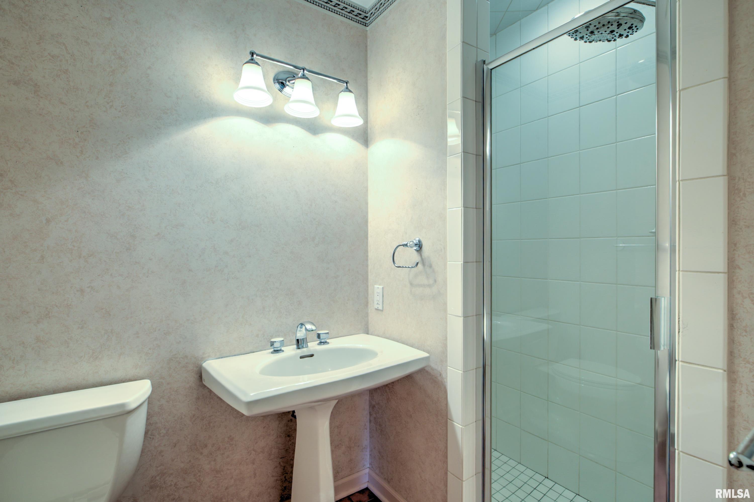 309 West Ravinwoods Road Peoria, IL 61615 - Photo 23 of 52