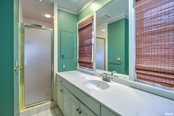 $525,000 | 309 West Ravinwoods Road, Peoria, IL 61615