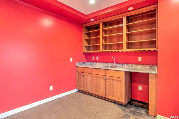 $525,000 | 309 West Ravinwoods Road, Peoria, IL 61615