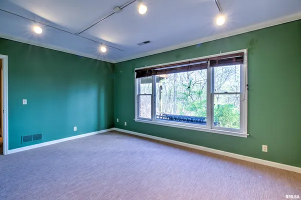 $525,000 | 309 West Ravinwoods Road, Peoria, IL 61615