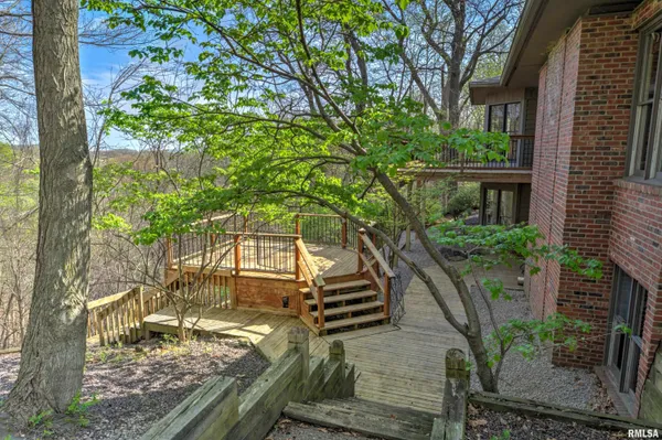$525,000 | 309 West Ravinwoods Road, Peoria, IL 61615