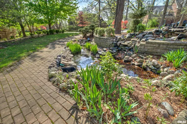 $525,000 | 309 West Ravinwoods Road, Peoria, IL 61615