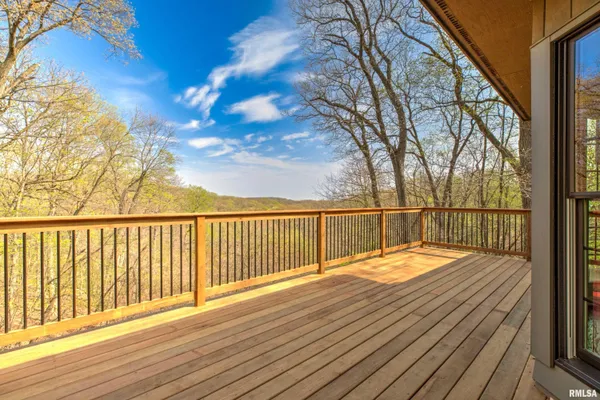 $525,000 | 309 West Ravinwoods Road, Peoria, IL 61615