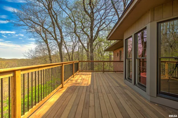 $525,000 | 309 West Ravinwoods Road, Peoria, IL 61615