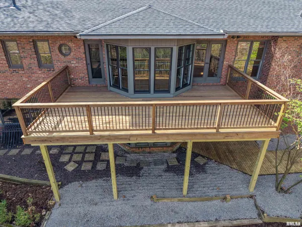 $525,000 | 309 West Ravinwoods Road, Peoria, IL 61615
