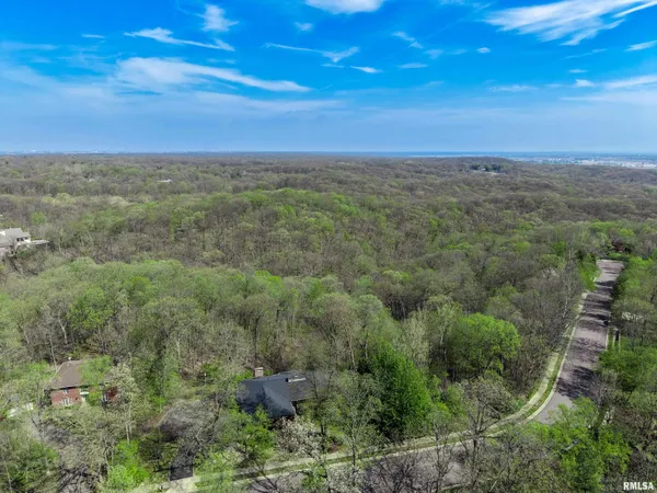 $525,000 | 309 West Ravinwoods Road, Peoria, IL 61615