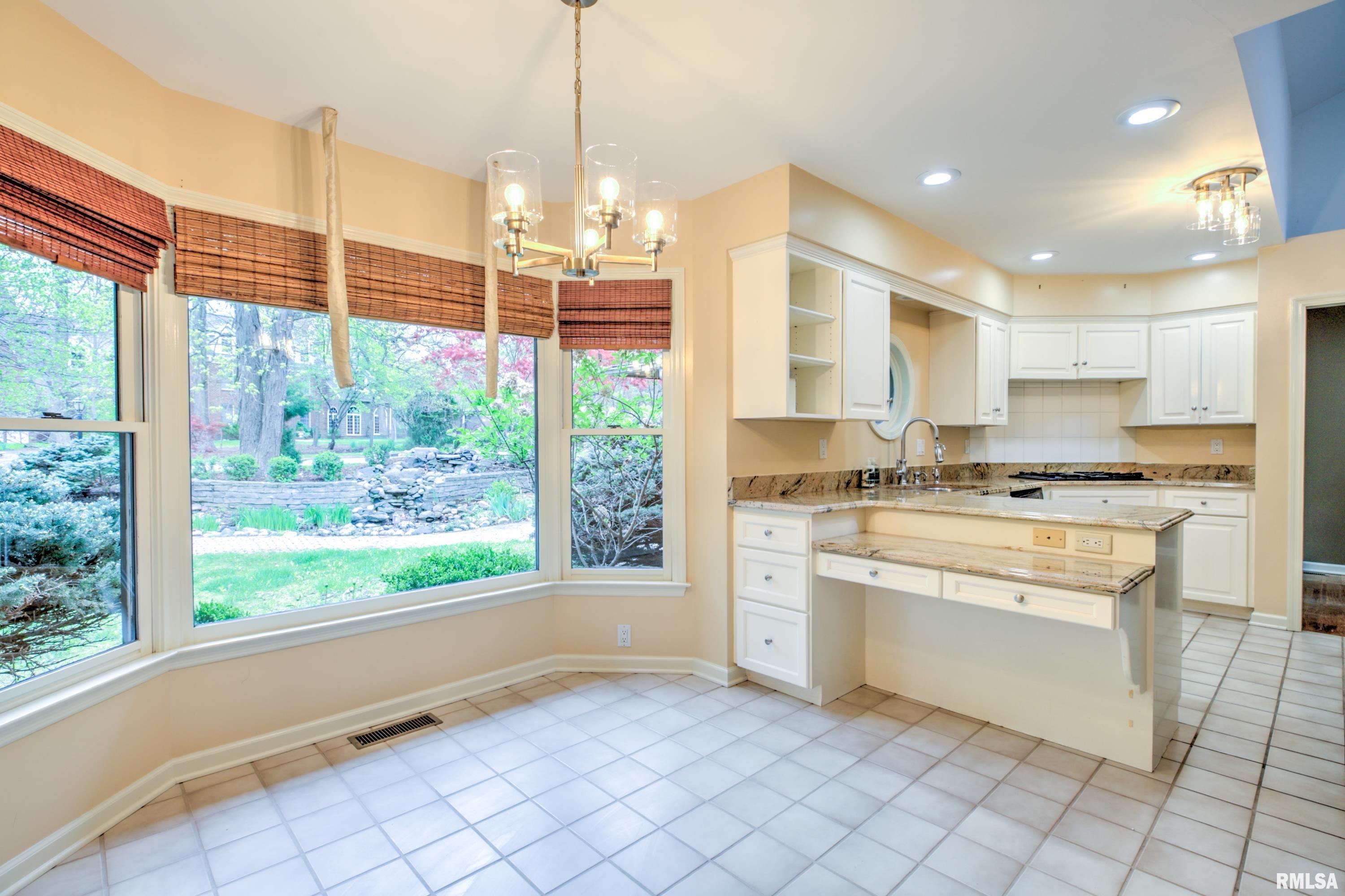 309 West Ravinwoods Road Peoria, IL 61615 - Photo 7 of 52