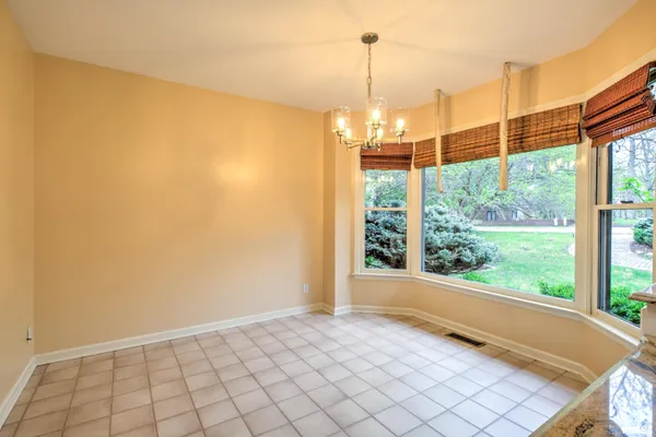 $525,000 | 309 West Ravinwoods Road, Peoria, IL 61615