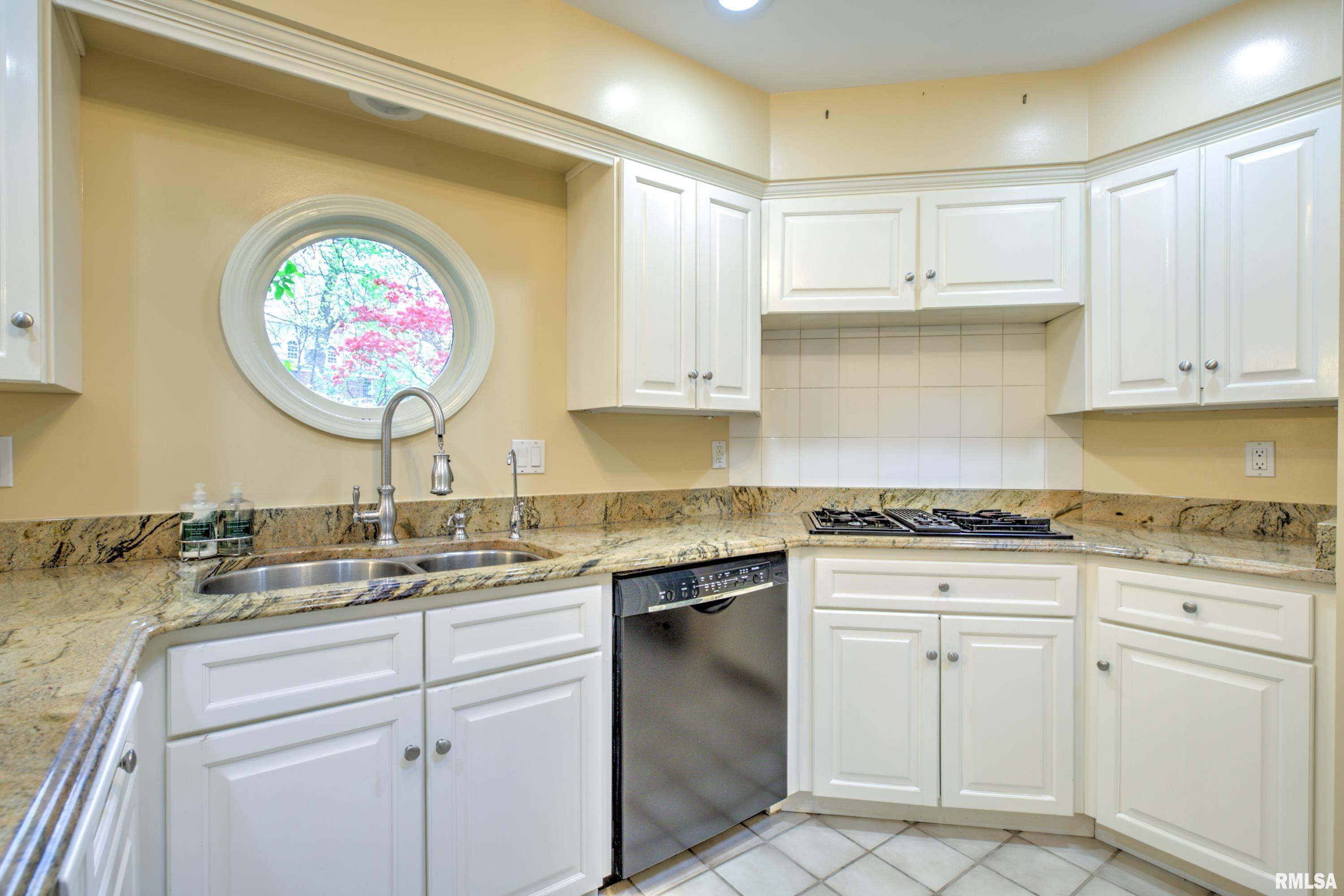 309 West Ravinwoods Road Peoria, IL 61615 - Photo 10 of 52