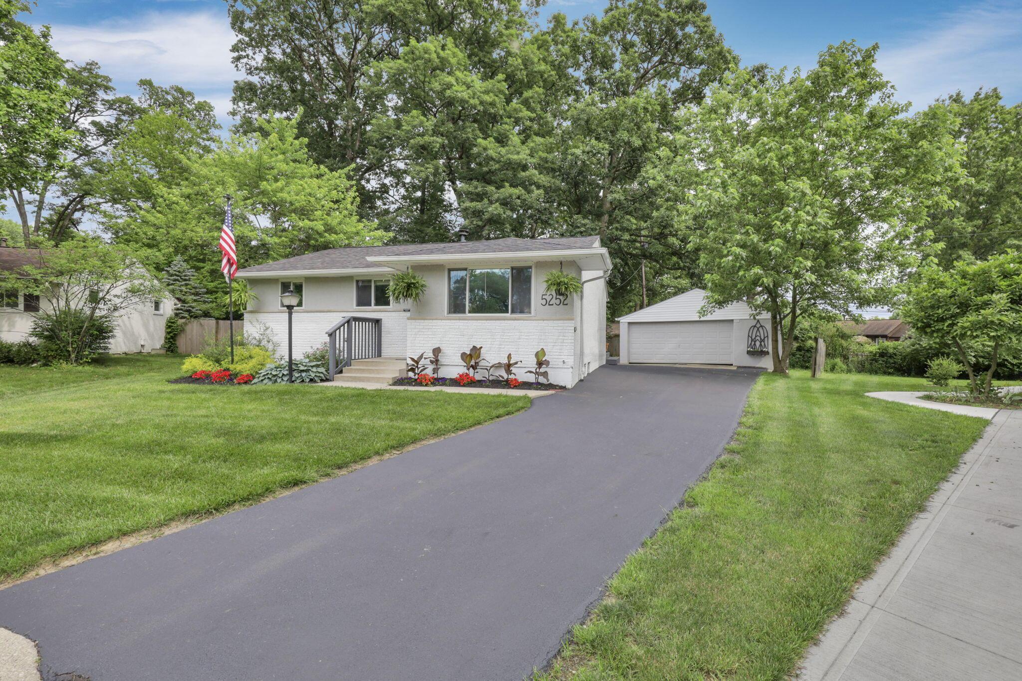5252 Roche Place Columbus, OH 43229 - Photo 5 of 46 5-web-or-mls-IMG_1442