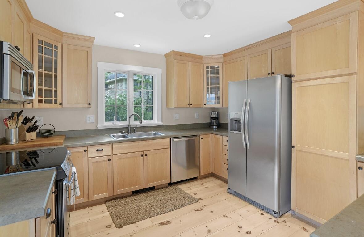 395 West Tisbury Road Edgartown, MA 02539 - Photo 6 of 23 Kitchen