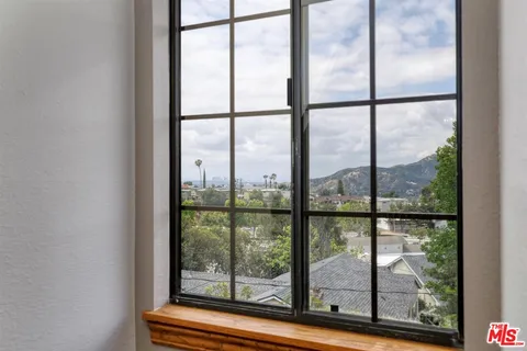$2,595,000 | 2101 Tondolea Lane, La Canada Flintridge, CA 91011
