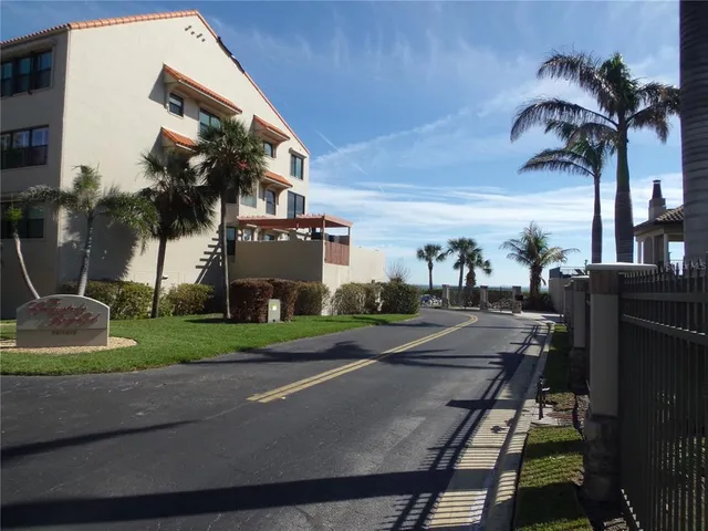 $750,000 | 4555 Bay Club Drive, Unit 22, Bradenton, FL 34210