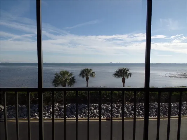 $750,000 | 4555 Bay Club Drive, Unit 22, Bradenton, FL 34210