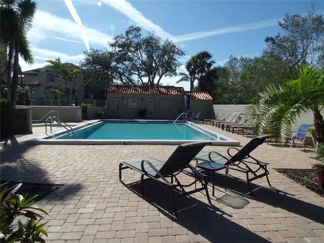 $750,000 | 4555 Bay Club Drive, Unit 22, Bradenton, FL 34210