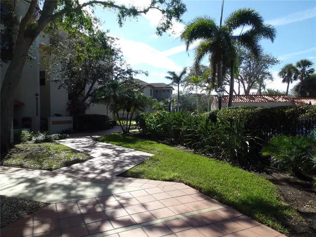 $750,000 | 4555 Bay Club Drive, Unit 22, Bradenton, FL 34210