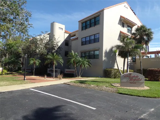 $750,000 | 4555 Bay Club Drive, Unit 22, Bradenton, FL 34210