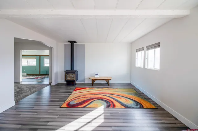 a view of livingroom with furniture and lamp