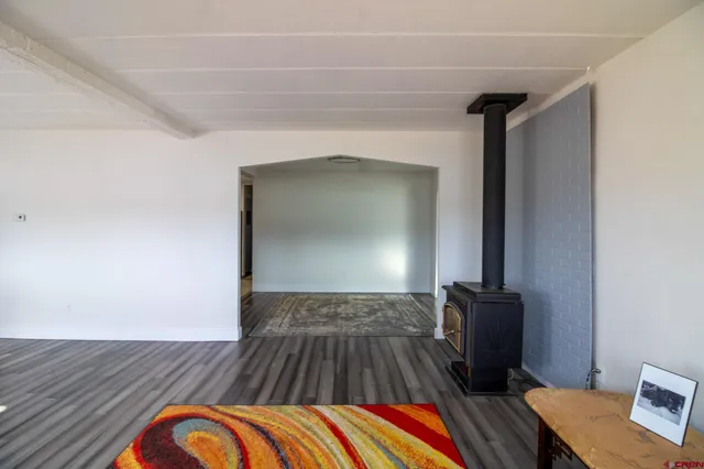 a view of livingroom with furniture