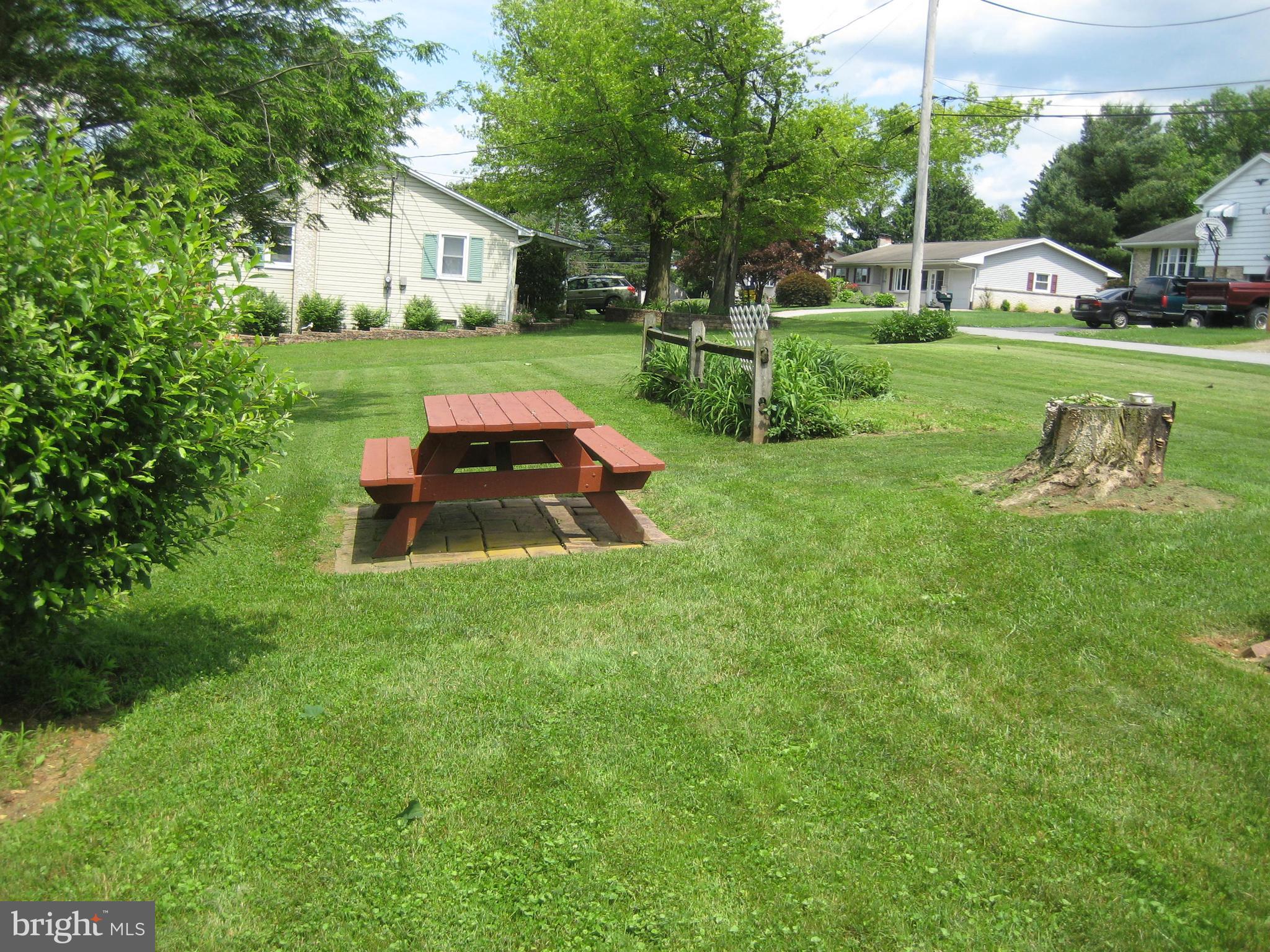 39 West Sunset View Street Spring Grove, PA 17362 - Photo 23 of 28 Picnic table included
