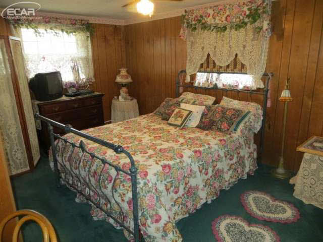 12364 North Genesee Road Clio, MI 48420 - Photo 16 of 34 21136952-15.JPG