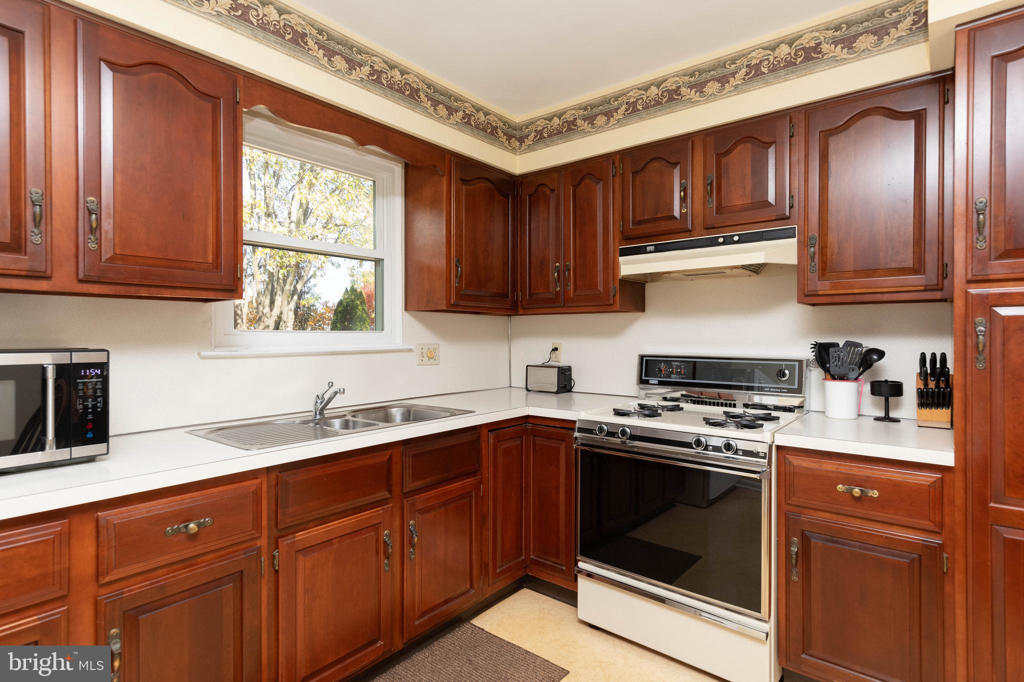 1013 Marian Road Warminster, PA 18974 - Photo 12 of 28 Kitchen