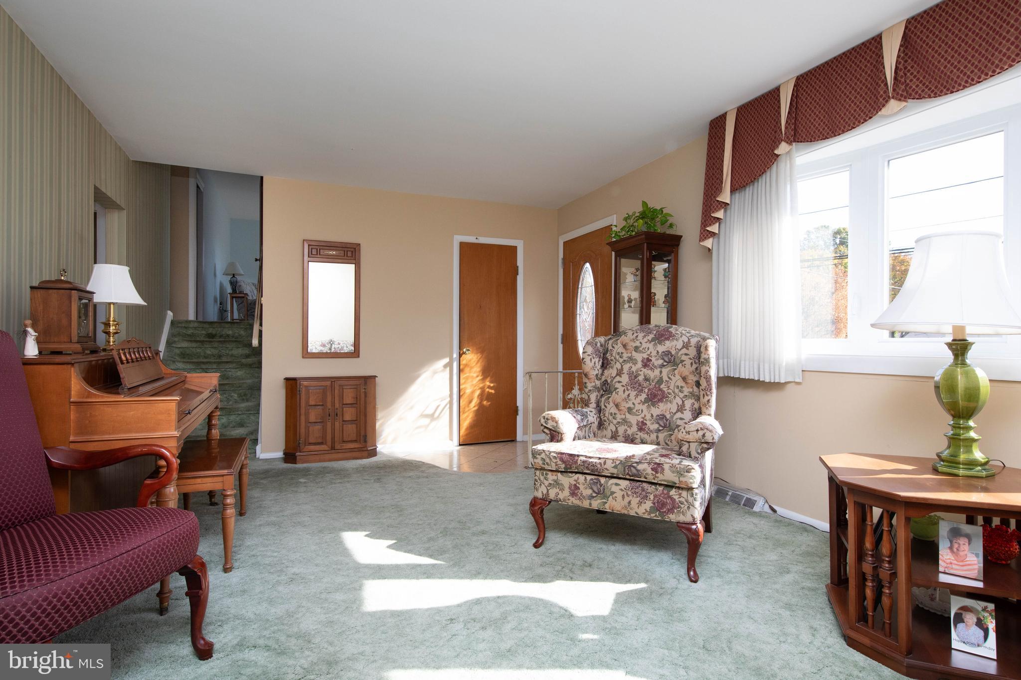 1013 Marian Road Warminster, PA 18974 - Photo 3 of 28 Living Room