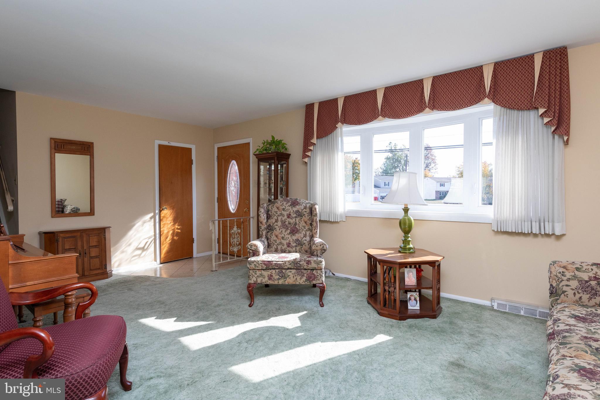 1013 Marian Road Warminster, PA 18974 - Photo 4 of 28 Living Room