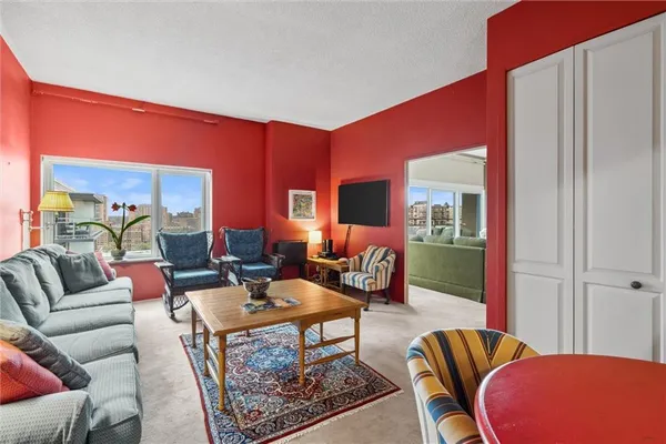 $750,000 | 4545 Wornall Road, Unit 1210, Kansas City, MO 64111