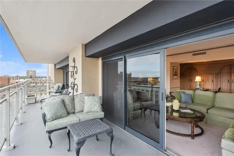 $750,000 | 4545 Wornall Road, Unit 1210, Kansas City, MO 64111