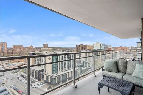 $750,000 | 4545 Wornall Road, Unit 1210, Kansas City, MO 64111