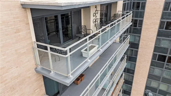 $750,000 | 4545 Wornall Road, Unit 1210, Kansas City, MO 64111