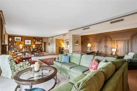 $750,000 | 4545 Wornall Road, Unit 1210, Kansas City, MO 64111