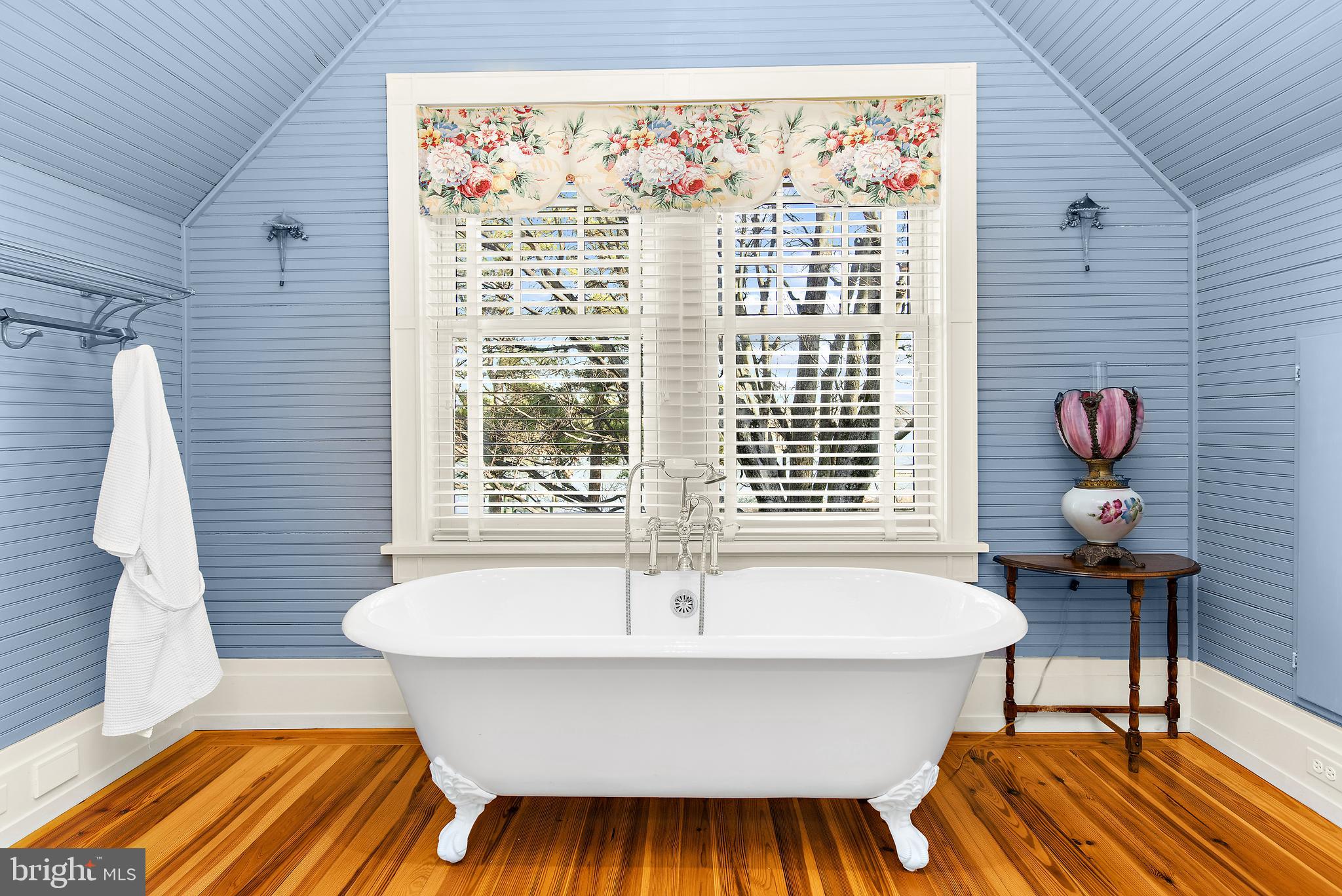 25932 Goose Neck Road Royal Oak, MD 21662 - Photo 35 of 79 Love a Claw Foot Tub!