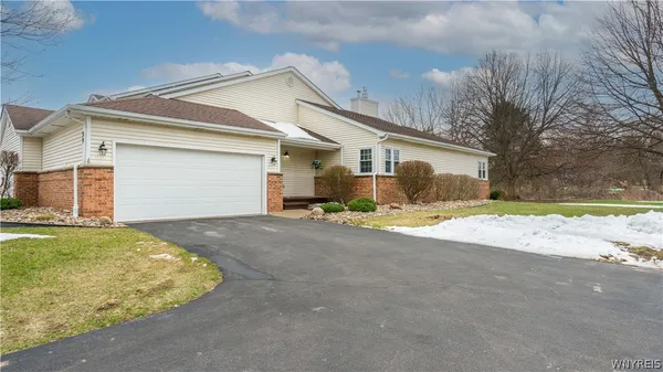 $324,999 | 59 Southwick Drive, Orchard Park, NY 14127